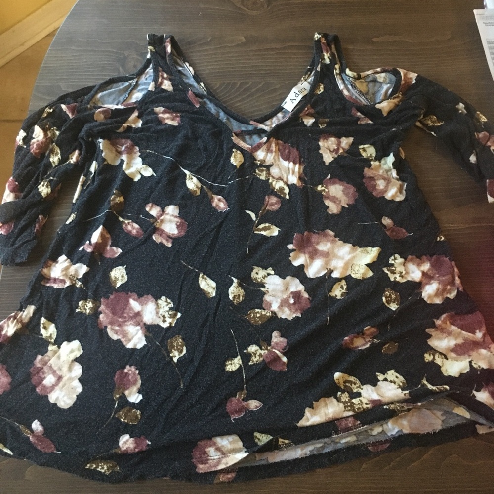 Women’s small off the shoulder Adara tee